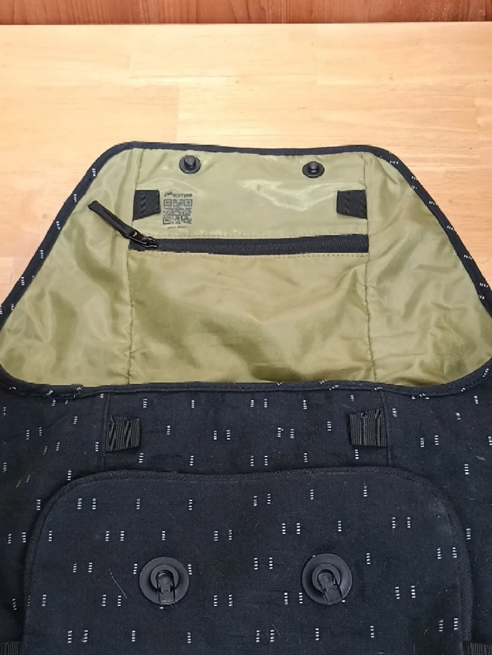 Ara Reflective Commuter Black Canvas Backpack